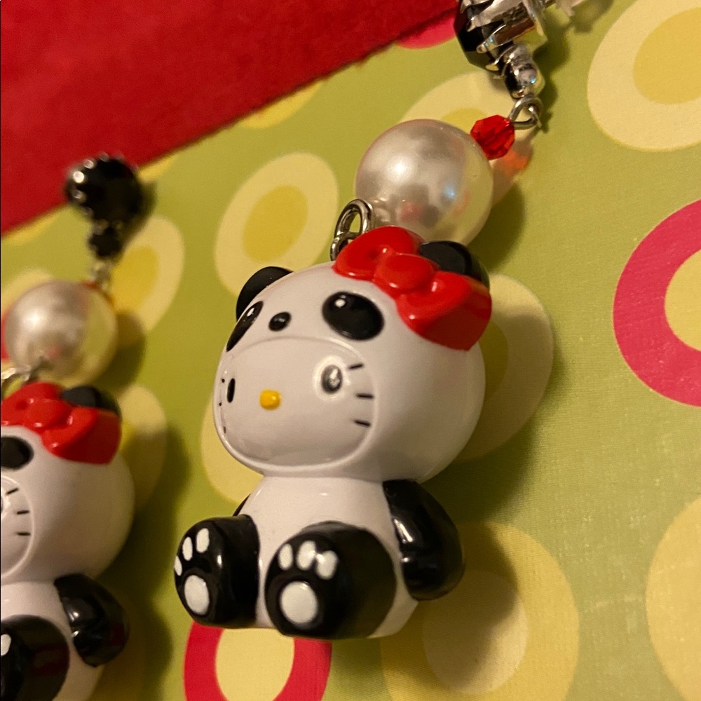 PANDA Tarantino collab sanrio hello kitty tarina earrings - Picture 4 of 9
